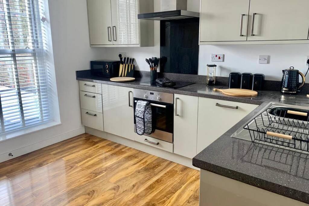 Luxury, Centrally Located 2 Bed Modern Apartment Great Yarmouth Zewnętrze zdjęcie